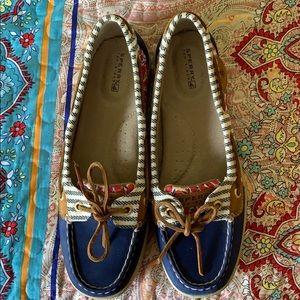 Size 9 Sperry slip-on boat shoes